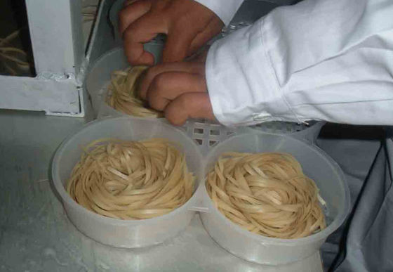 380 Gerilim Giriş Erişte Üretim Hattı Kare / Yuvarlak Şekil Noodle Tedarikçi